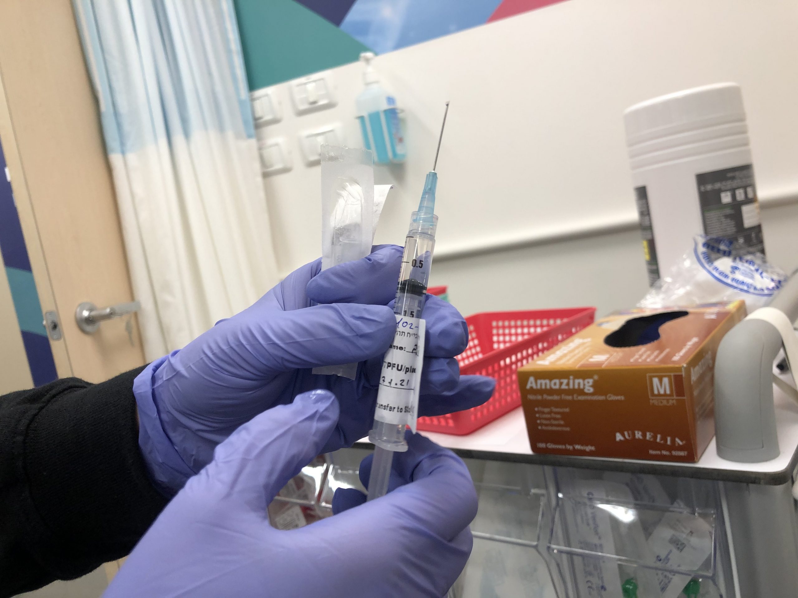 Израильская вакцина: испытания в клинике Шиба Тель-а-Шомер. Фото Елены Шафран