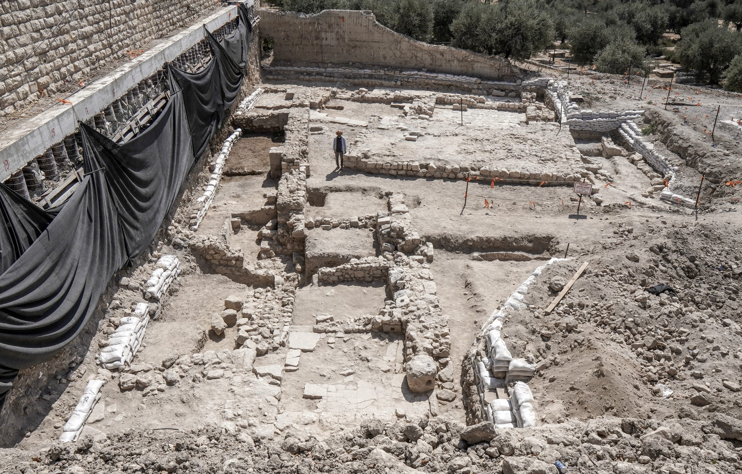 Гефсимания: Раскопки неизвестной византийской церкви. Фото Шай Халеви, предоставлено Управлением Древностей Израиля